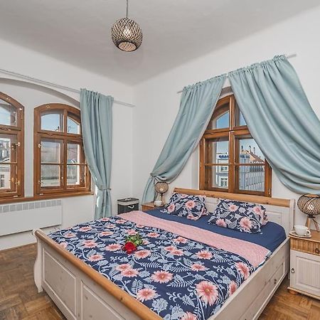 Carolina'S Romantic Apartment Hradec Kralove Exterior foto