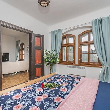 Carolina'S Romantic Apartment Hradec Kralove Exterior foto