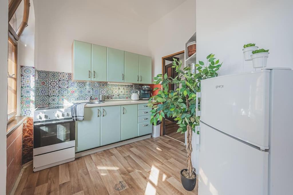 Carolina'S Romantic Apartment Hradec Kralove Exterior foto