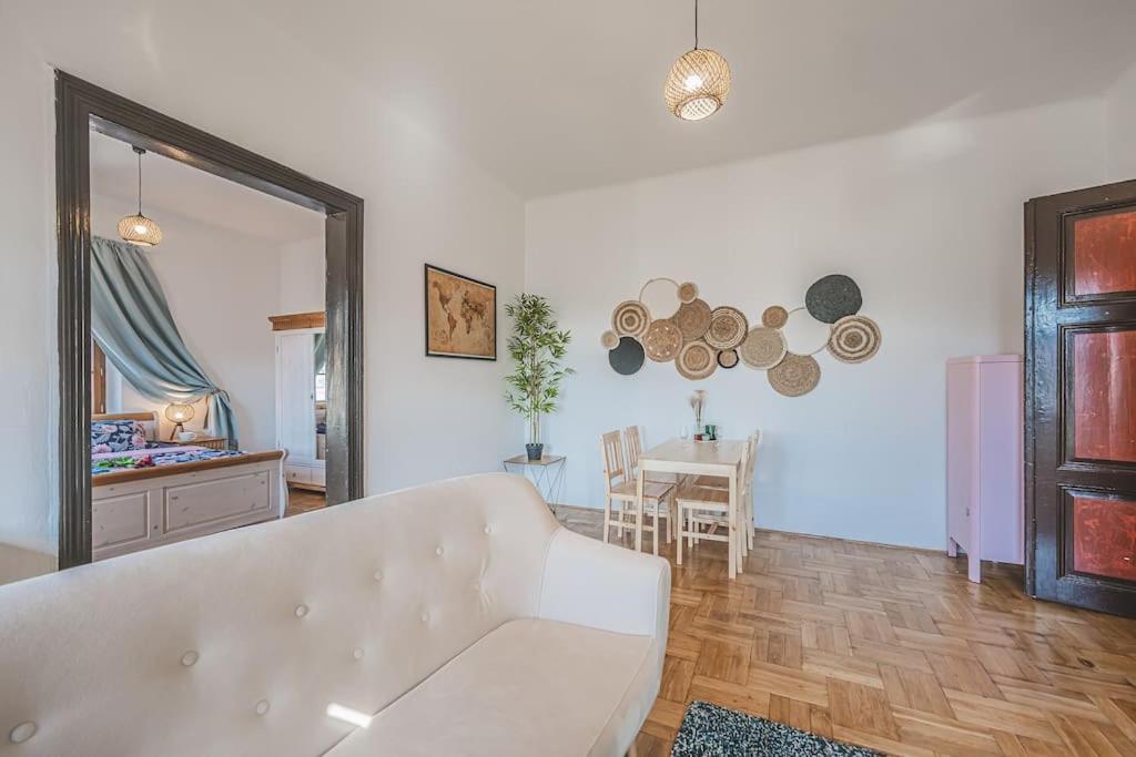 Carolina'S Romantic Apartment Hradec Kralove Exterior foto