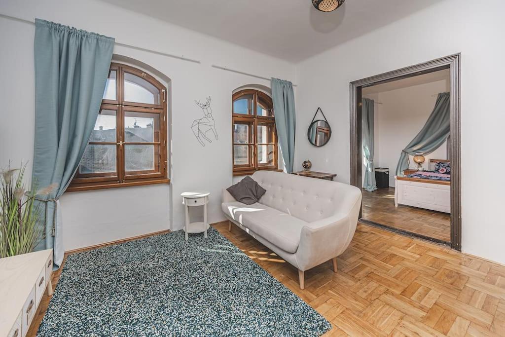 Carolina'S Romantic Apartment Hradec Kralove Exterior foto