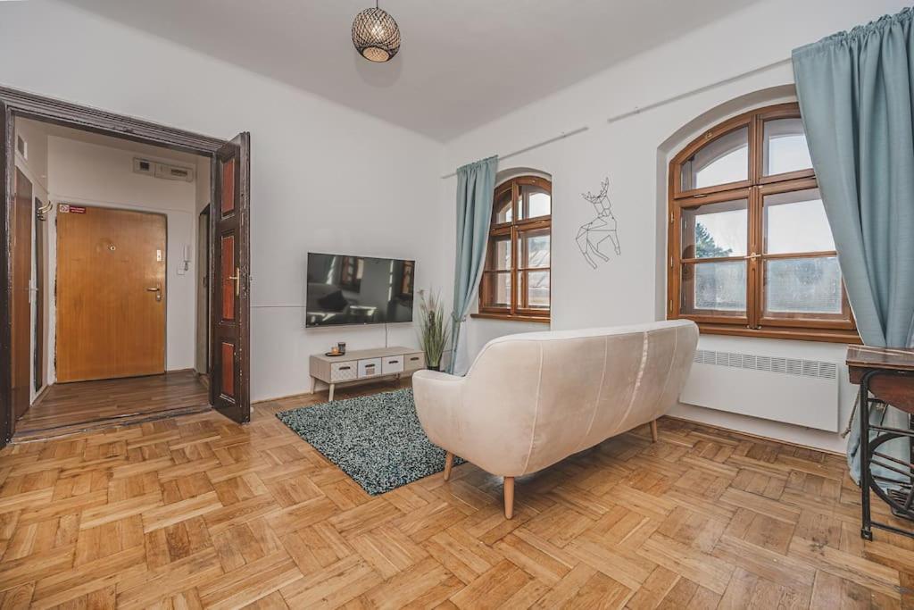 Carolina'S Romantic Apartment Hradec Kralove Exterior foto