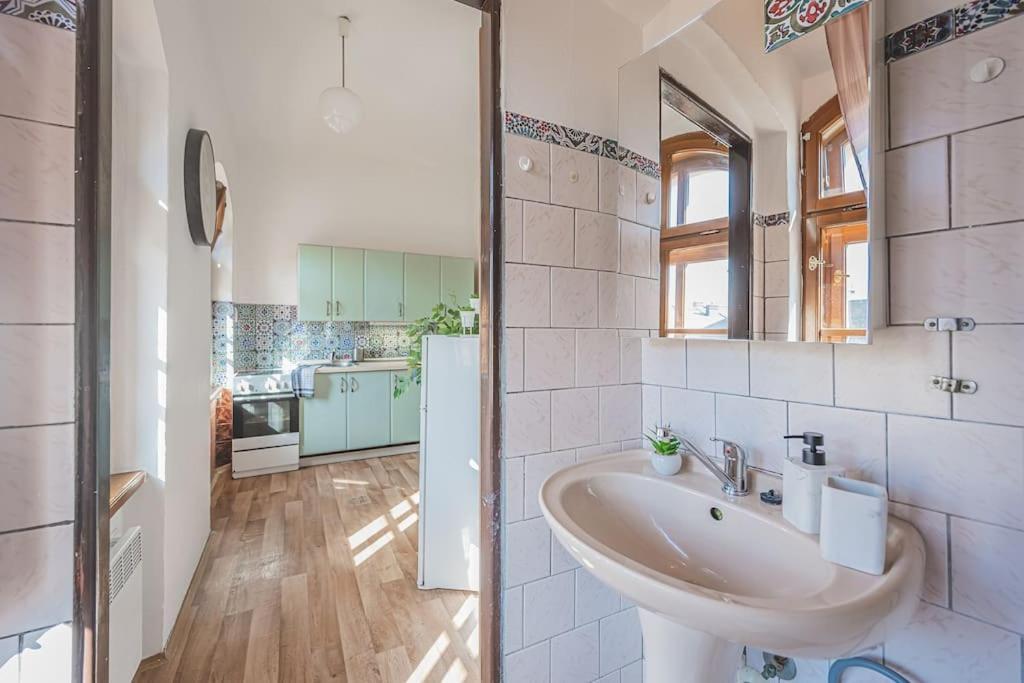 Carolina'S Romantic Apartment Hradec Kralove Exterior foto