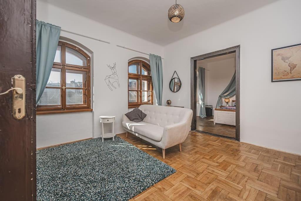 Carolina'S Romantic Apartment Hradec Kralove Exterior foto